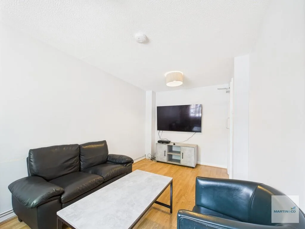 6 bedroom detached house for rent