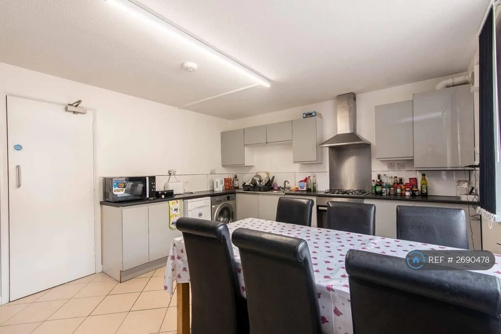 6 bedroom terraced house for rent