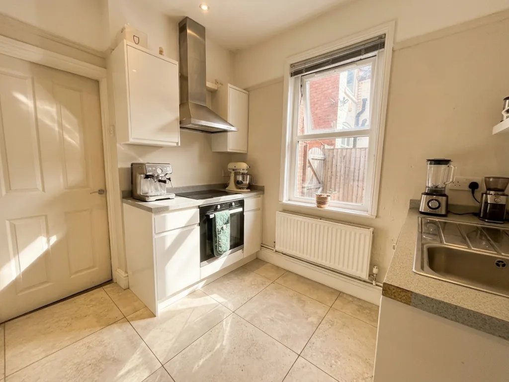 6 bedroom house for rent