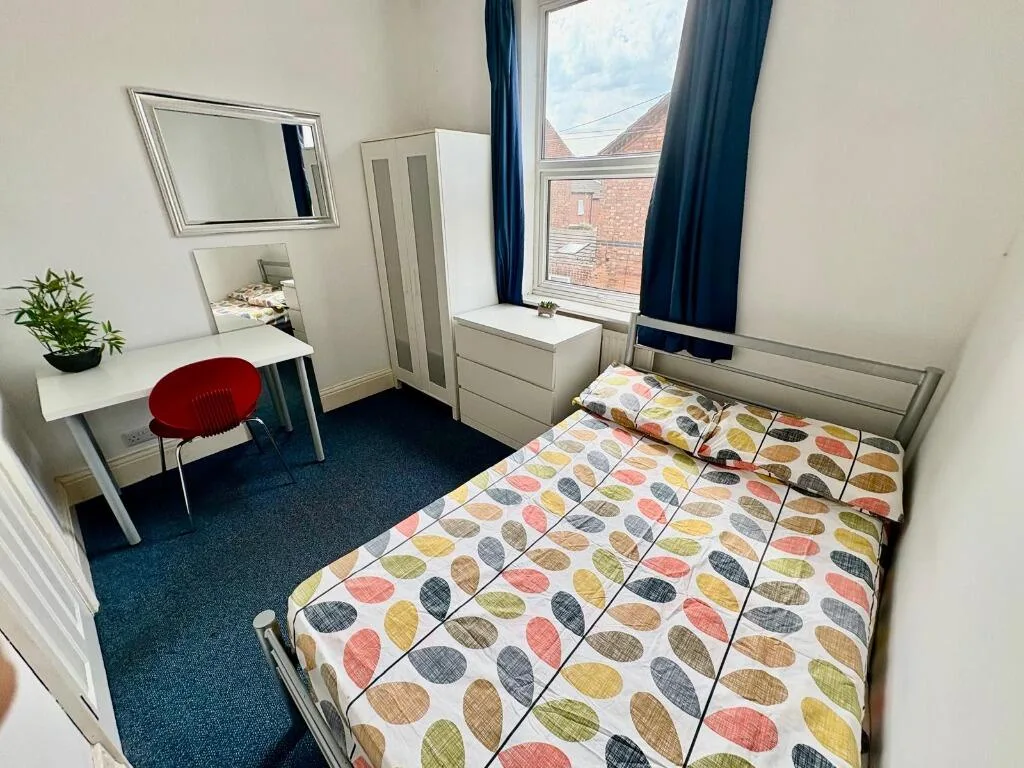 6 bedroom terraced house for rent