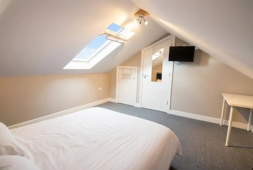 6 bedroom house for rent