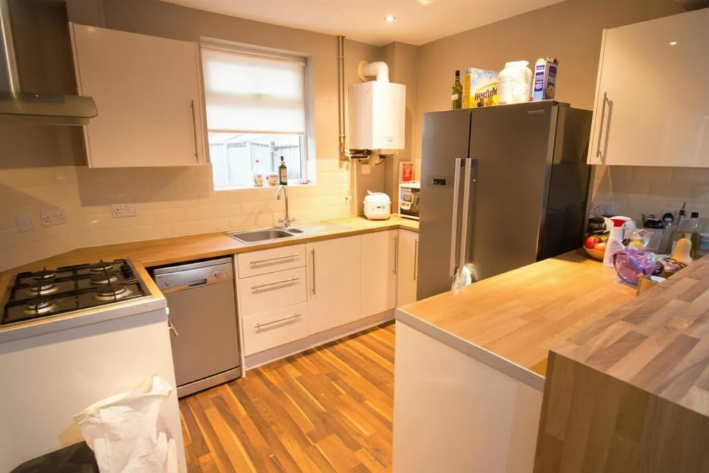 6 bedroom house for rent