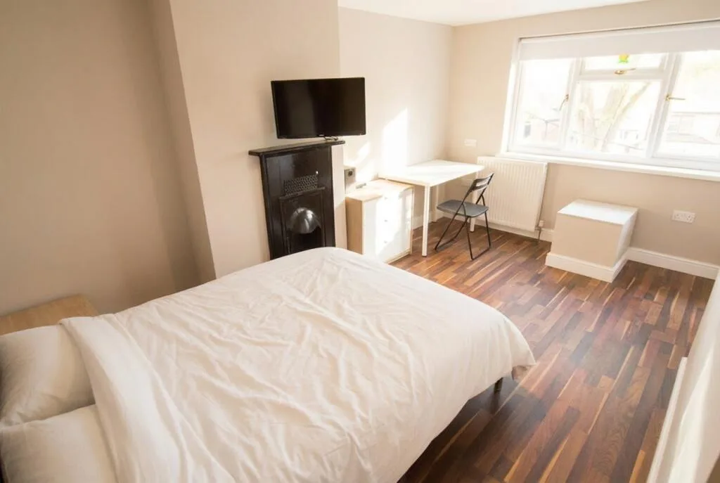 6 bedroom house for rent