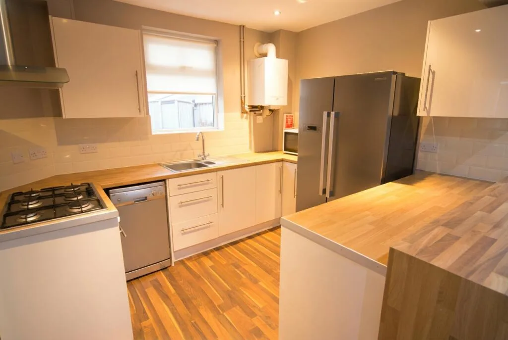 6 bedroom house for rent