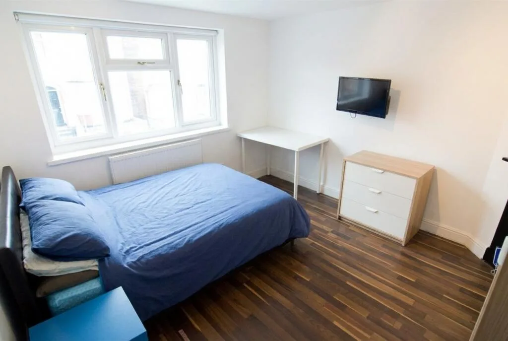 6 bedroom house for rent
