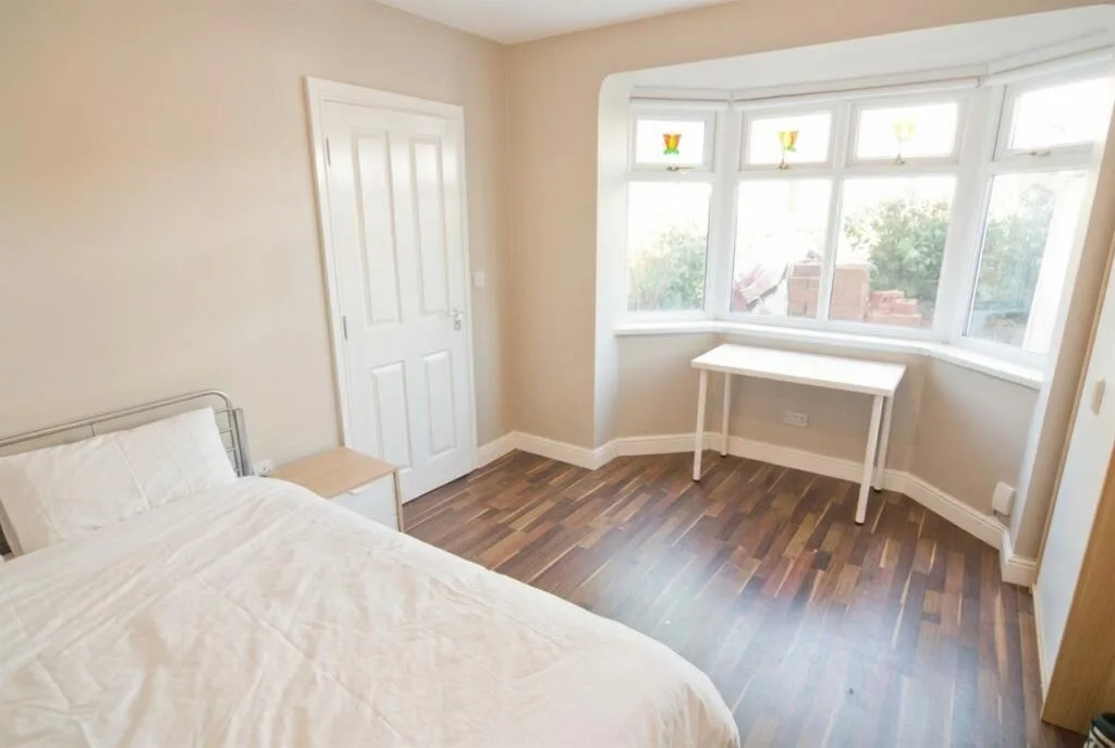 6 bedroom house for rent