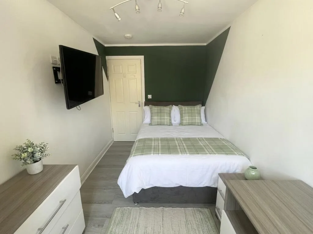 6 bedroom house for rent