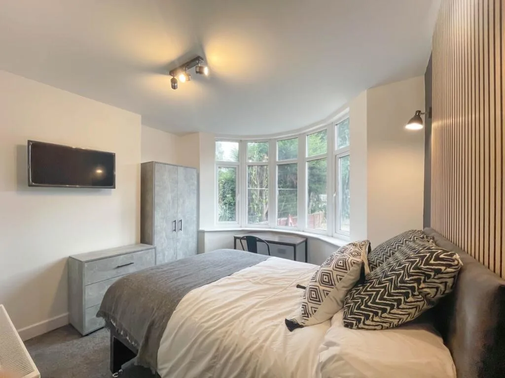 6 bedroom house of multiple occupation for rent
