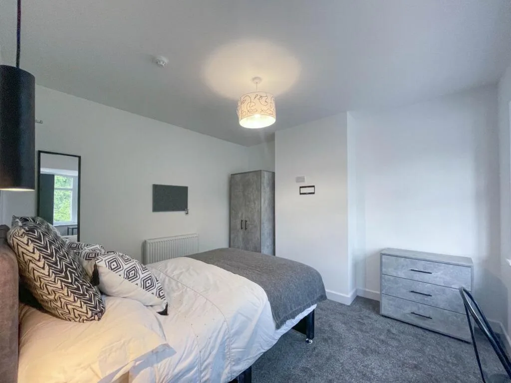 6 bedroom house of multiple occupation for rent