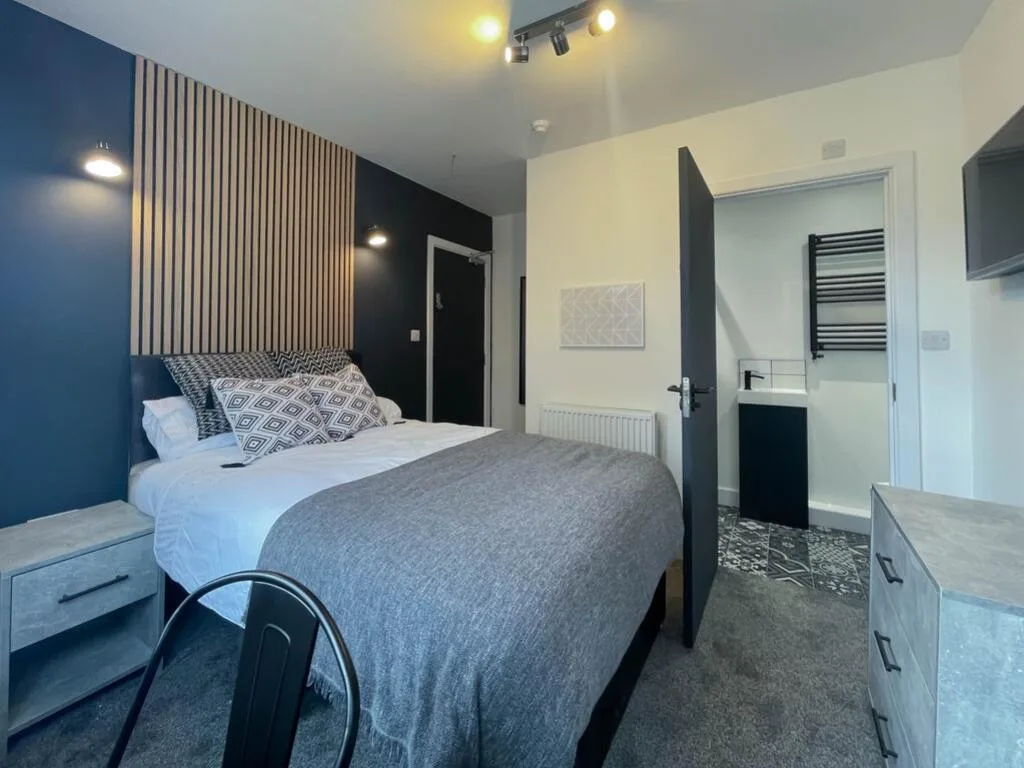 6 bedroom house of multiple occupation for rent