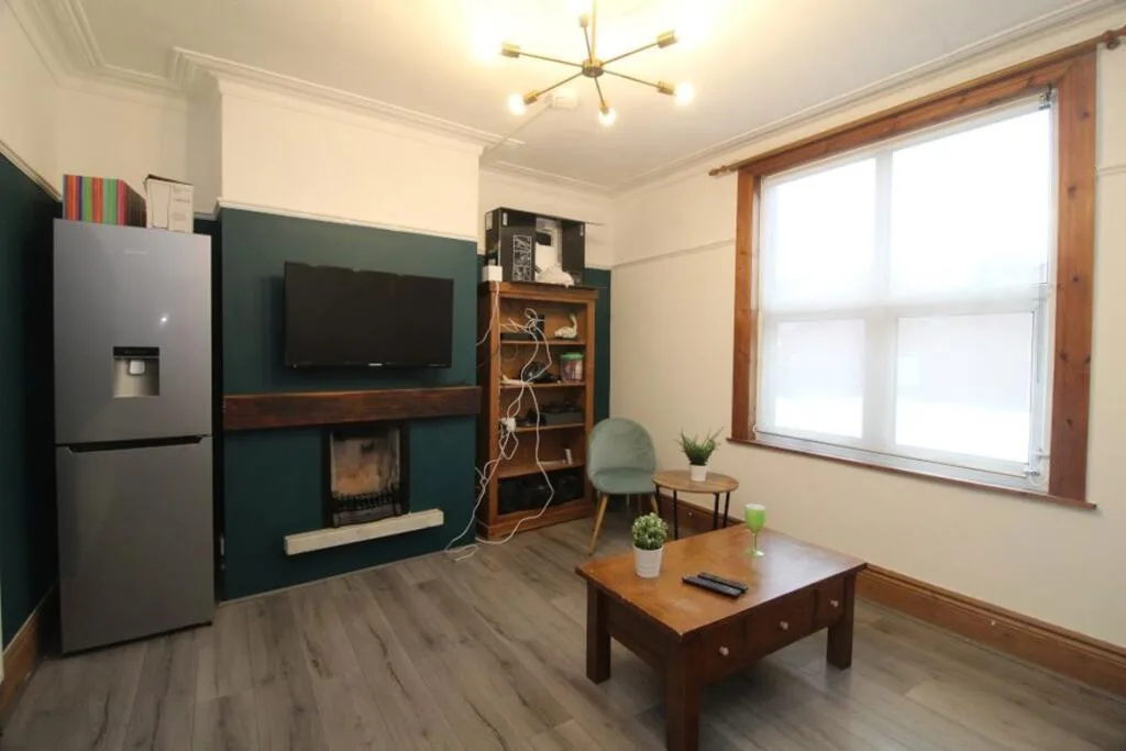 1 bedroom house share for rent