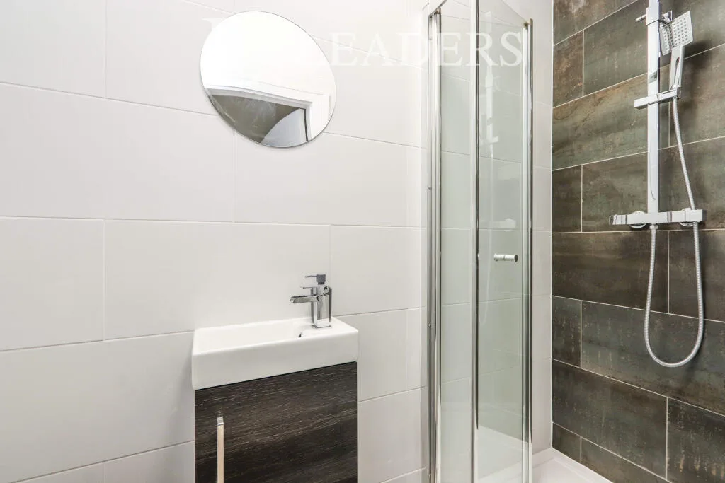1 bedroom house share for rent