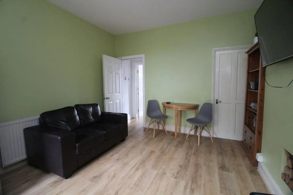 1 bedroom house share for rent