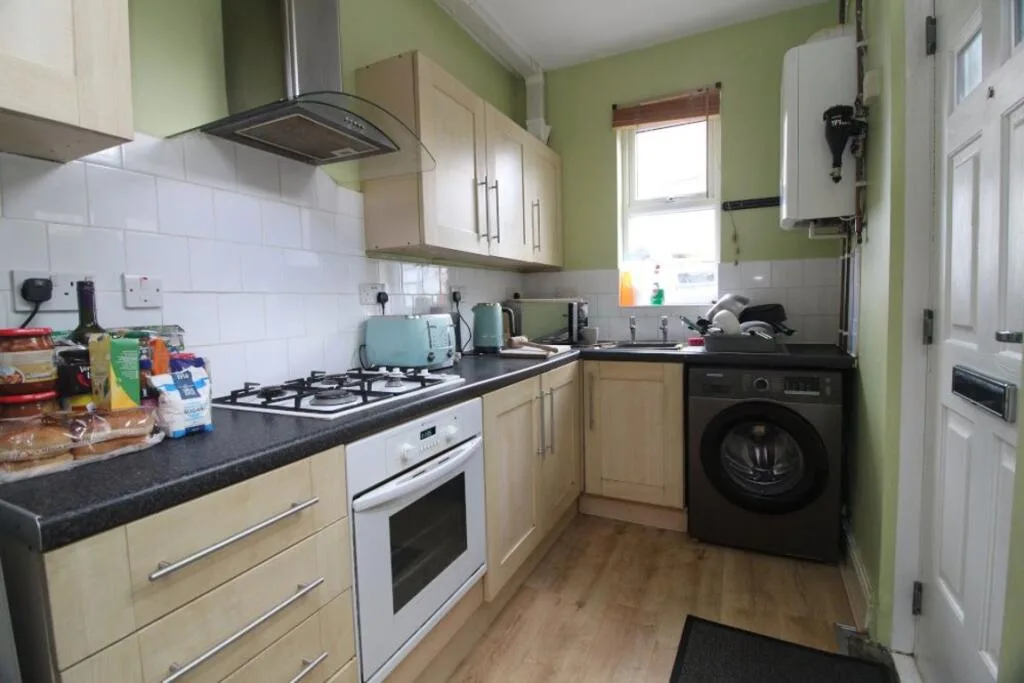 1 bedroom house share for rent