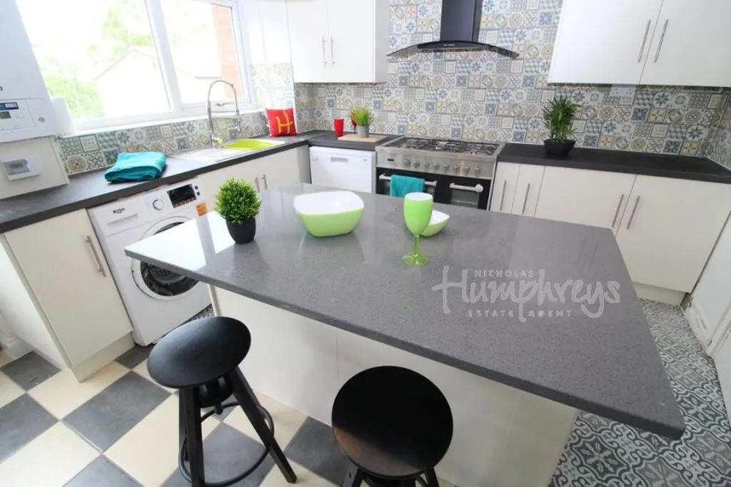 1 bedroom house share for rent