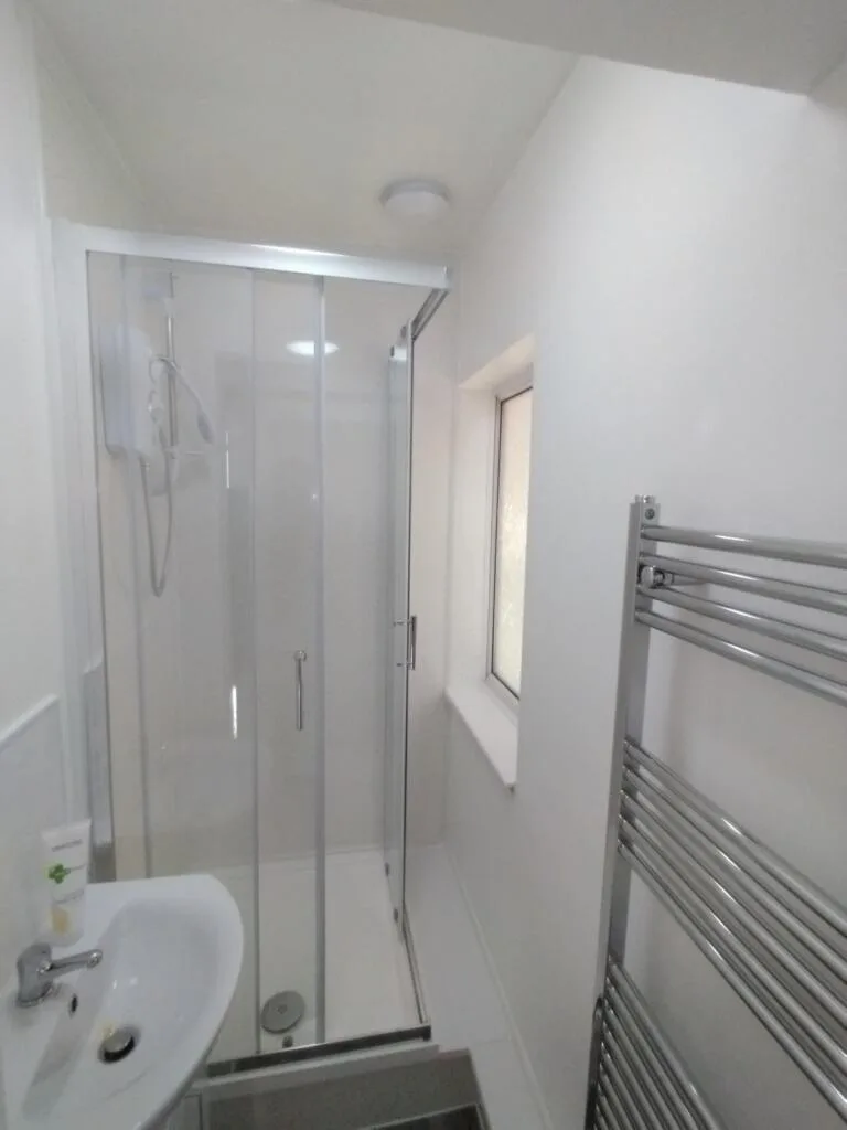 5 bedroom semi-detached house for rent