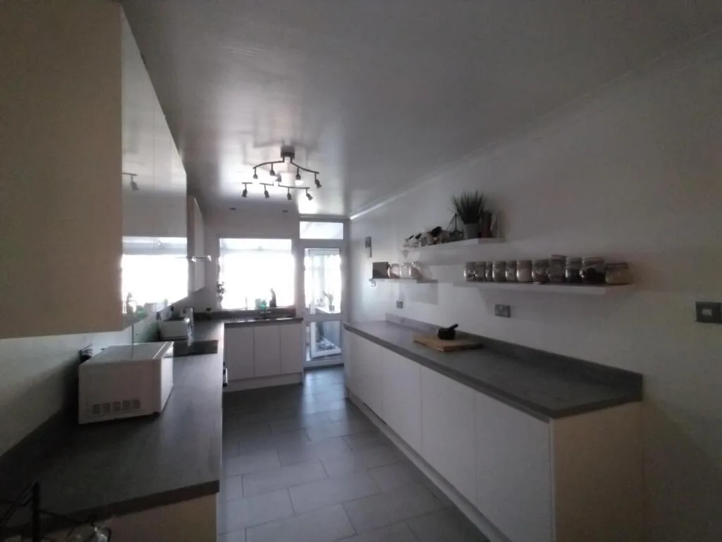 5 bedroom semi-detached house for rent