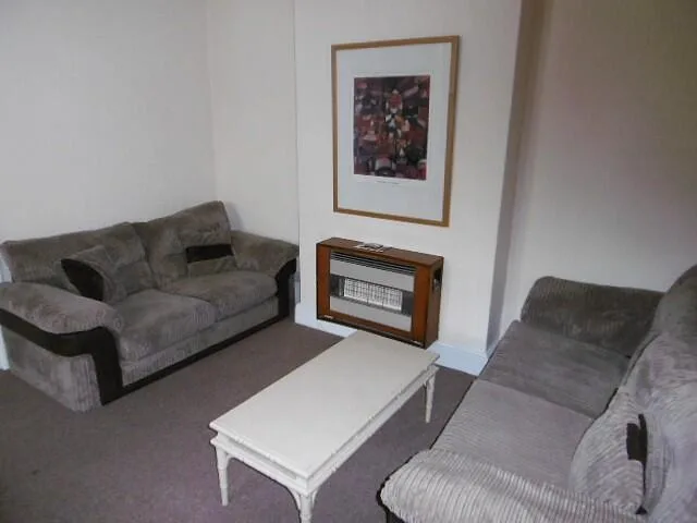 1 bedroom house share for rent