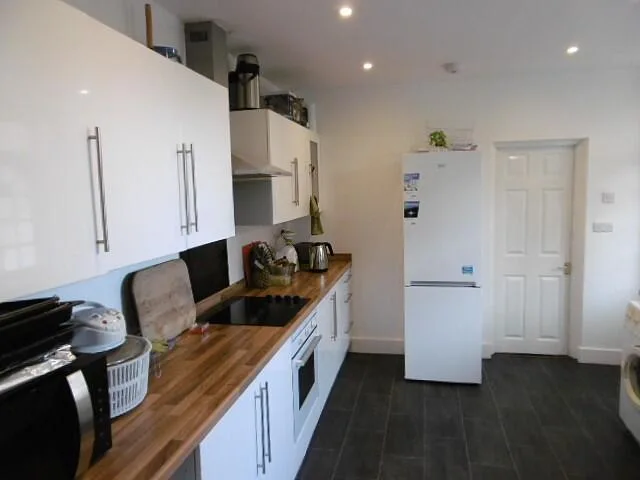 1 bedroom house share for rent