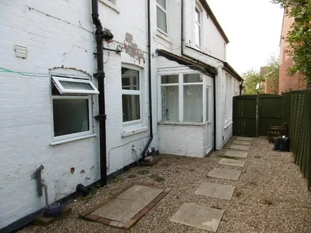 1 bedroom house share for rent