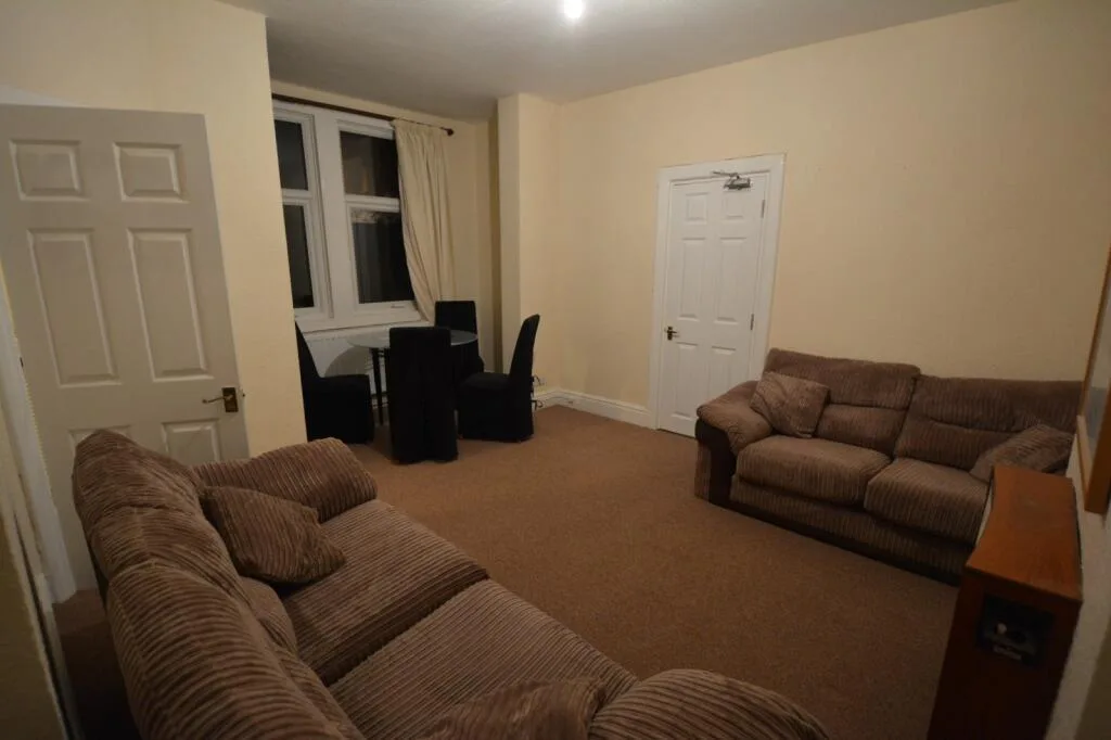 1 bedroom house share for rent