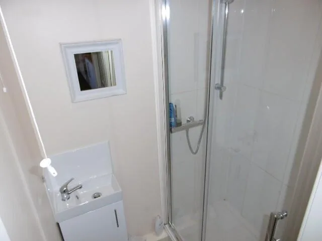1 bedroom house share for rent