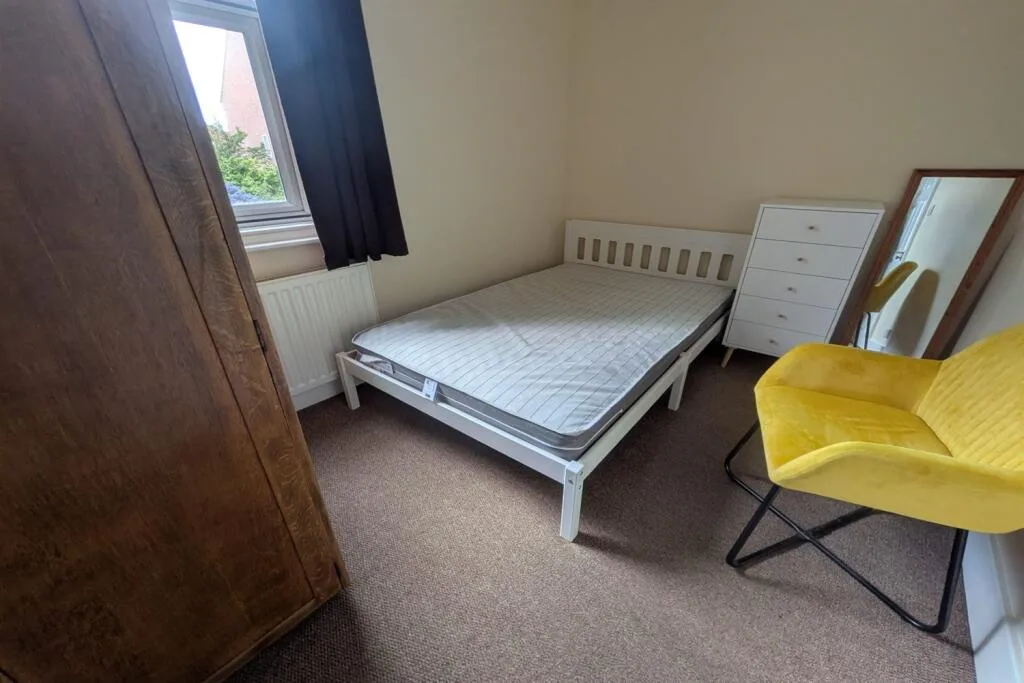 1 bedroom house share for rent