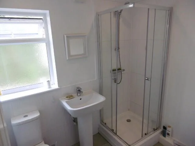 1 bedroom house share for rent