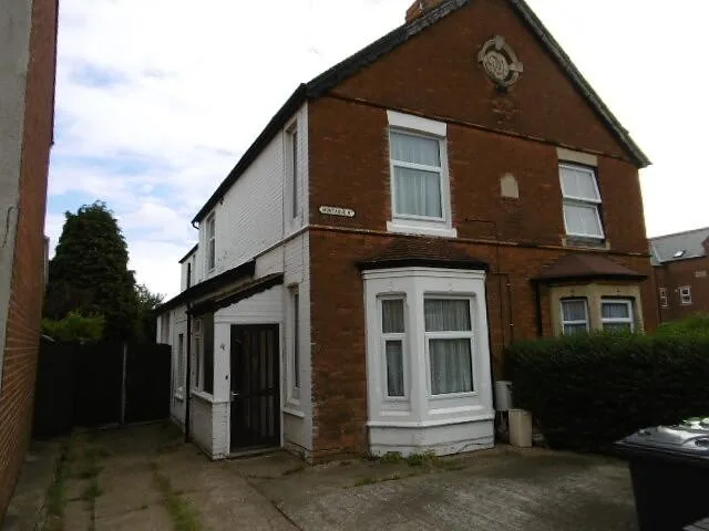 1 bedroom house share for rent