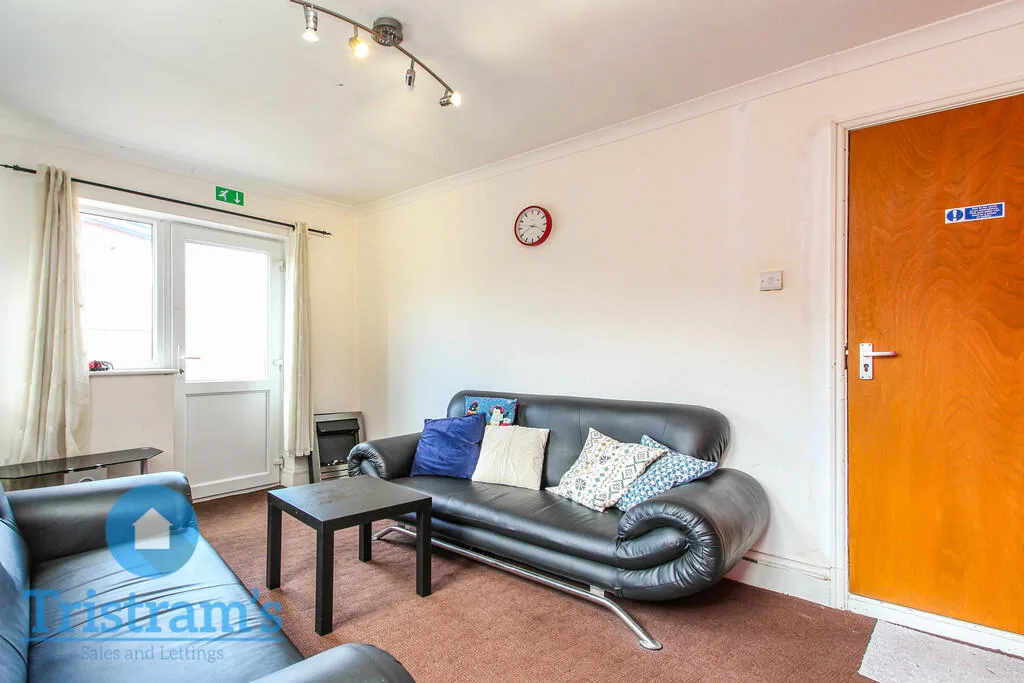 1 bedroom house share for rent