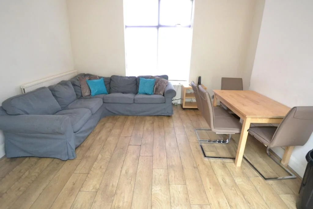 1 bedroom link detached house for rent