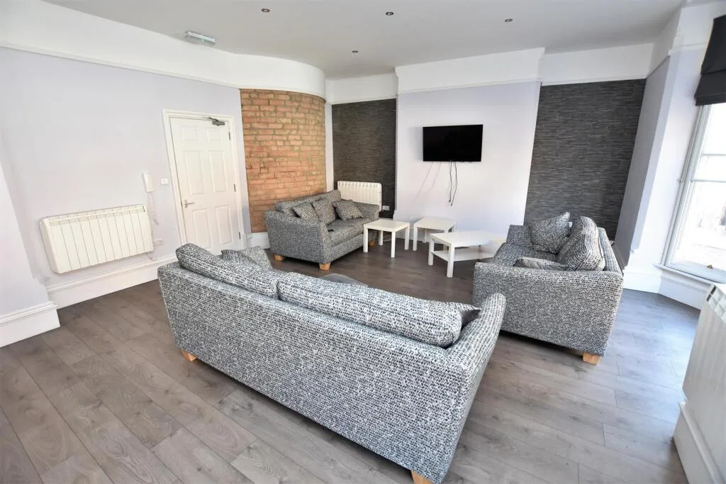 1 bedroom house share for rent