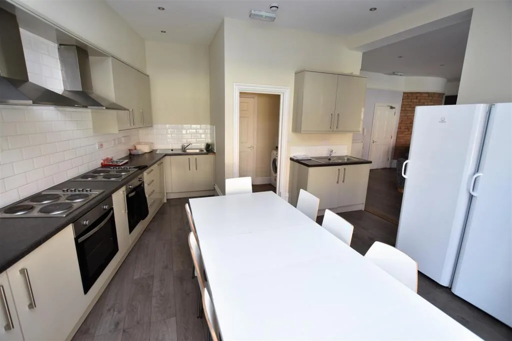 1 bedroom house share for rent