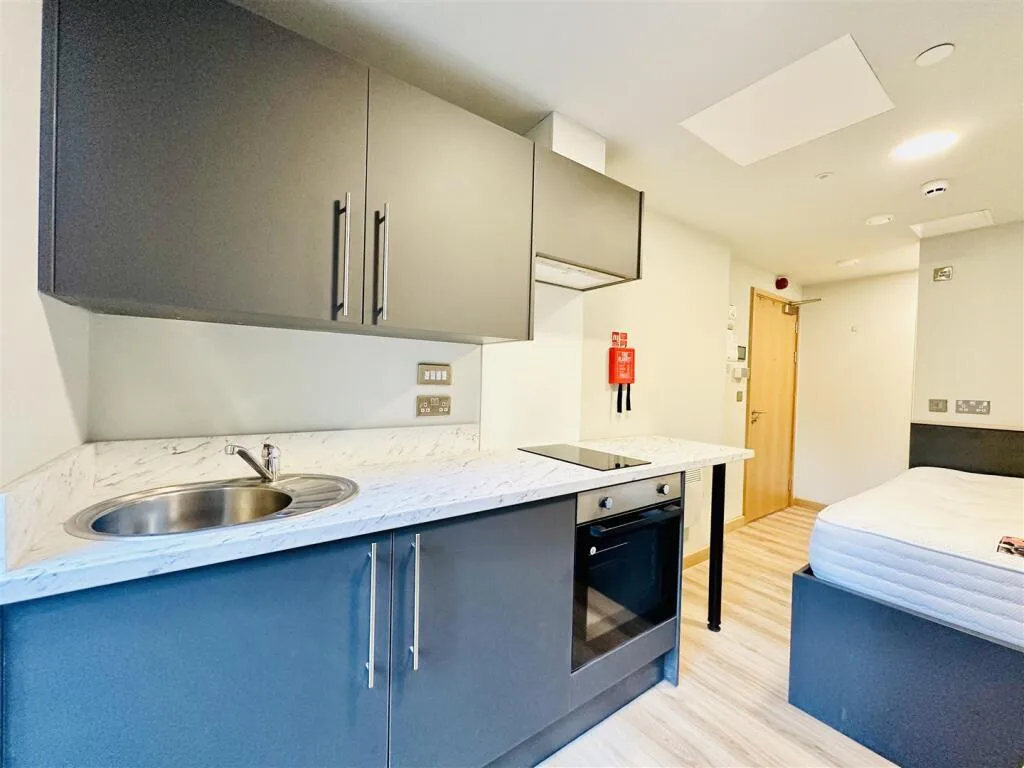 Studio flat for rent