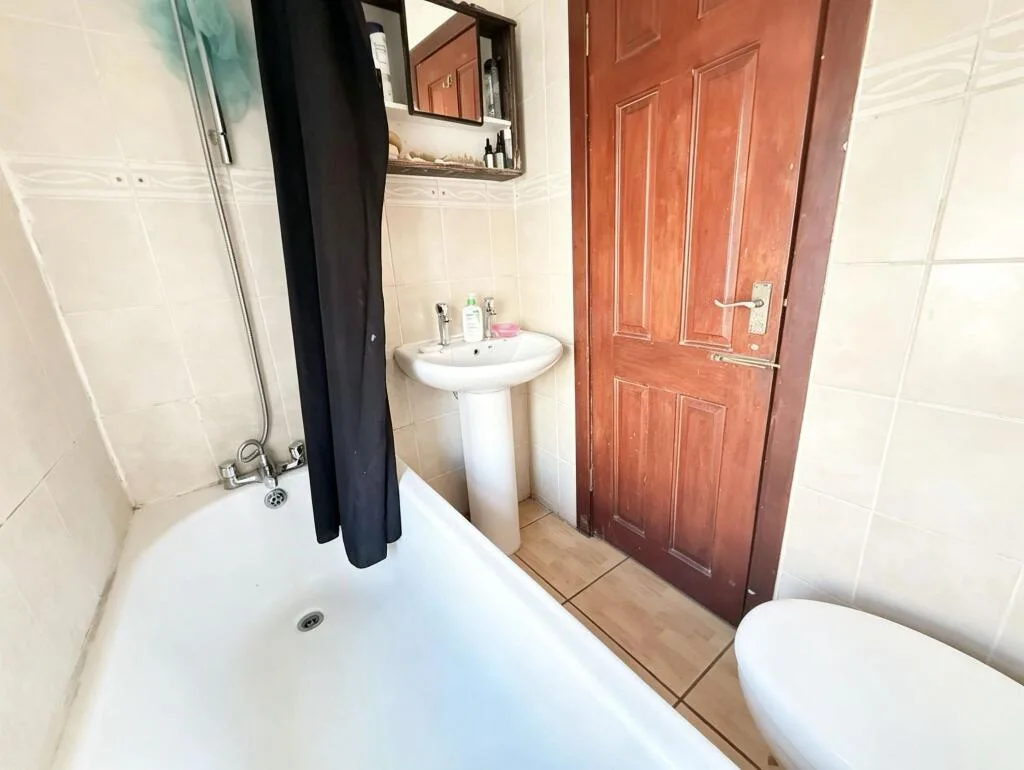 1 bedroom house share for rent