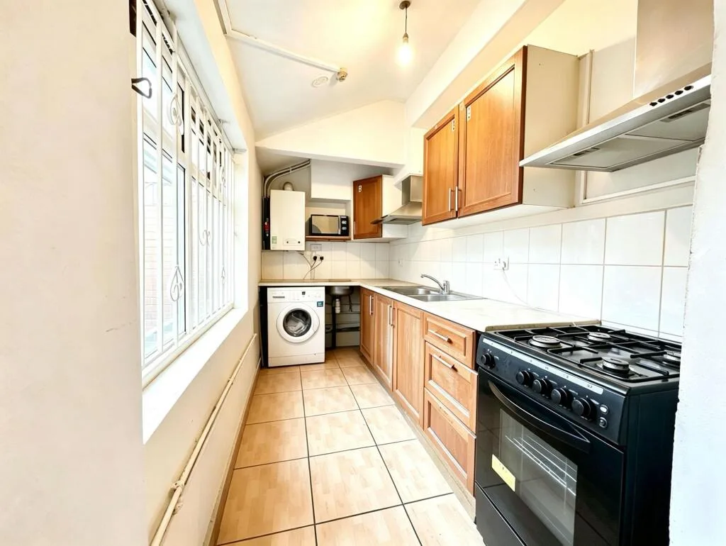 1 bedroom house share for rent