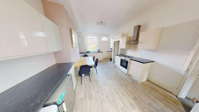 1 bedroom house share for rent