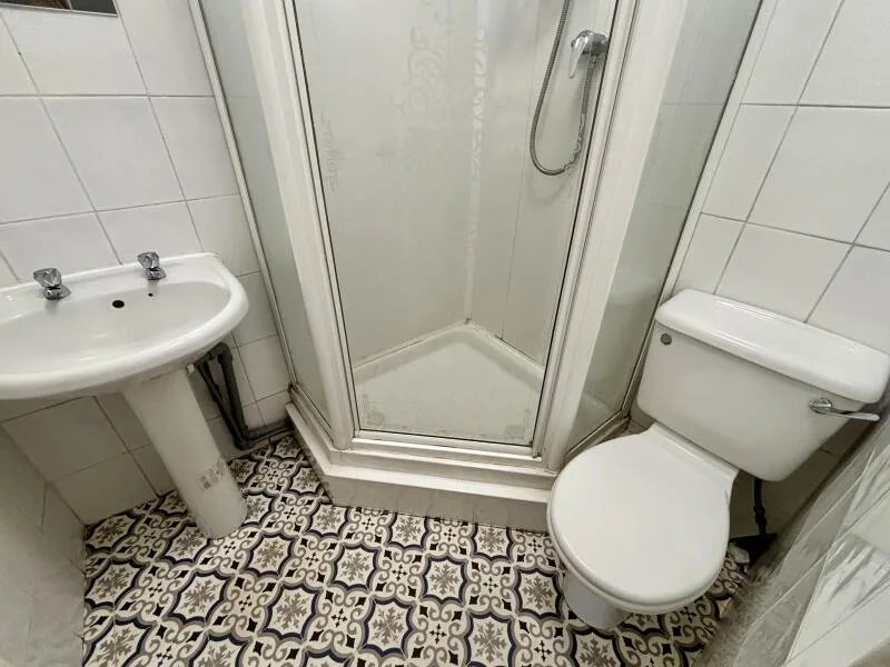 1 bedroom house share for rent