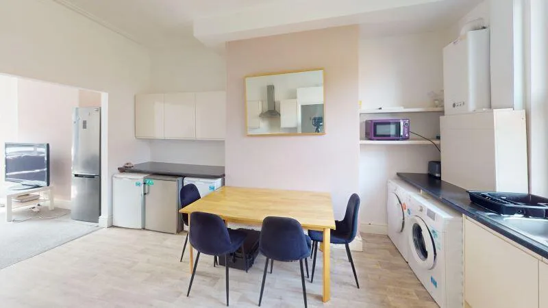 1 bedroom house share for rent