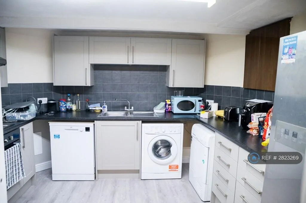 1 bedroom house share for rent