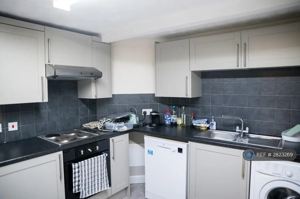 1 bedroom house share for rent