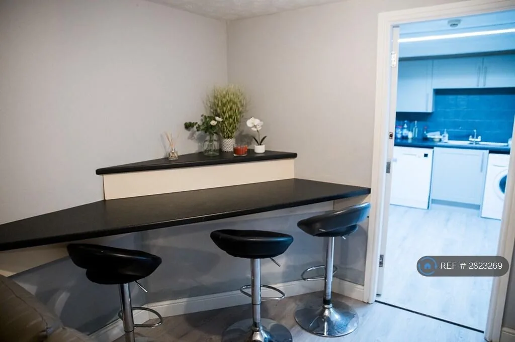 1 bedroom house share for rent
