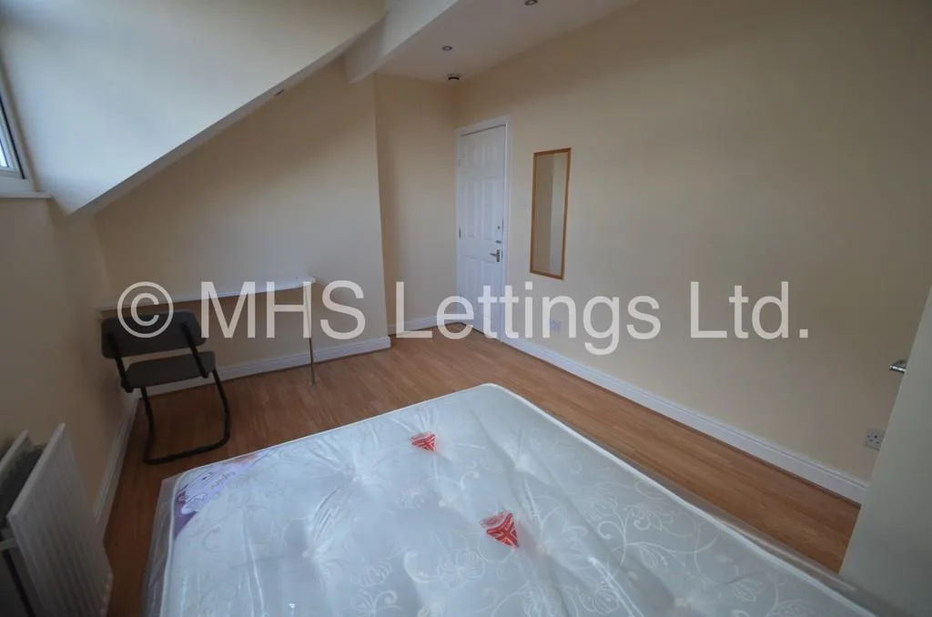 1 bedroom house share for rent