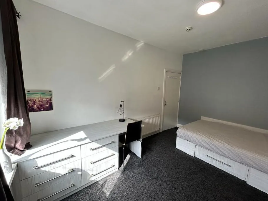1 bedroom house share for rent