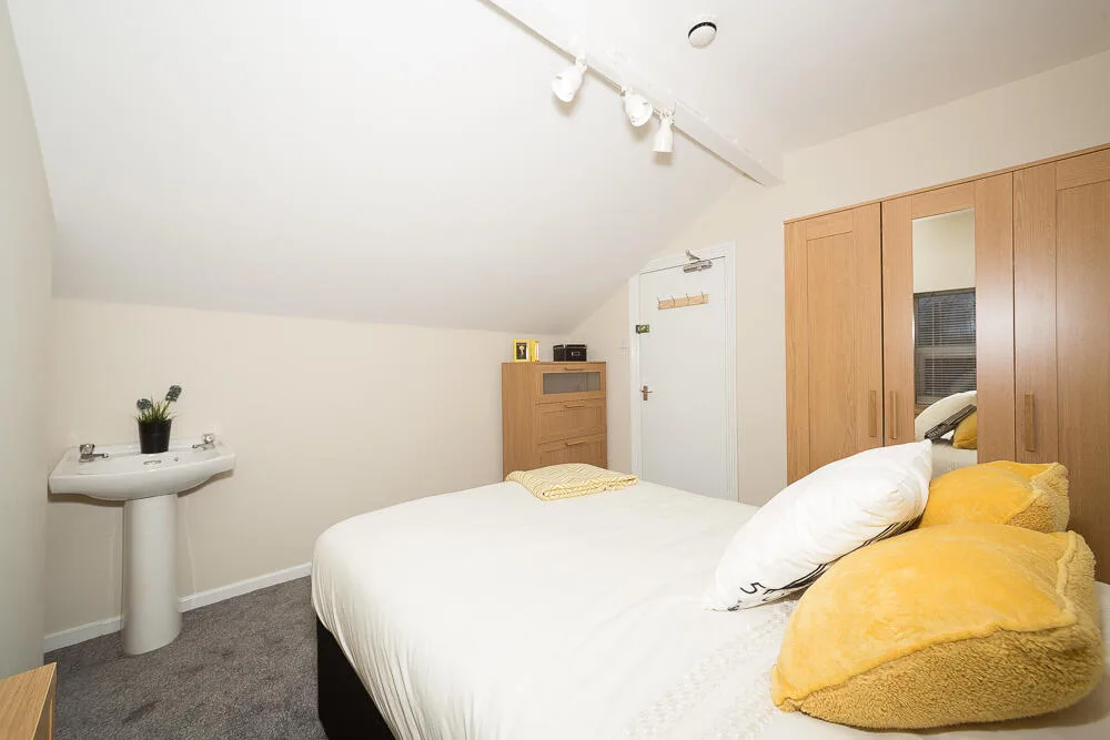 1 bedroom house share for rent