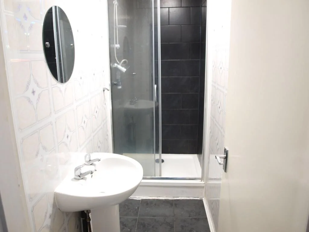 7 bedroom terraced house for rent