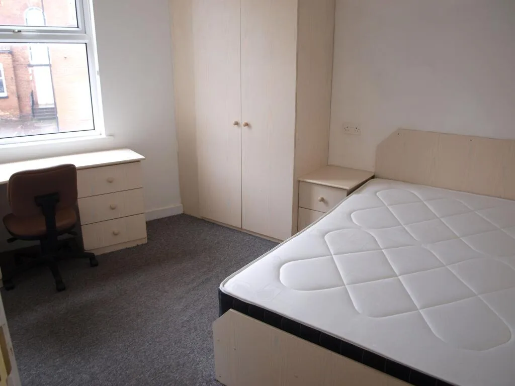 7 bedroom terraced house for rent