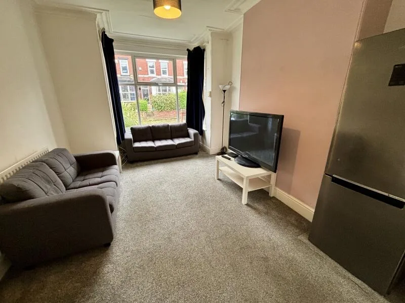 1 bedroom house share for rent