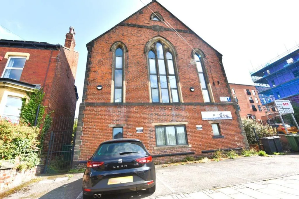 5 bedroom flat for rent