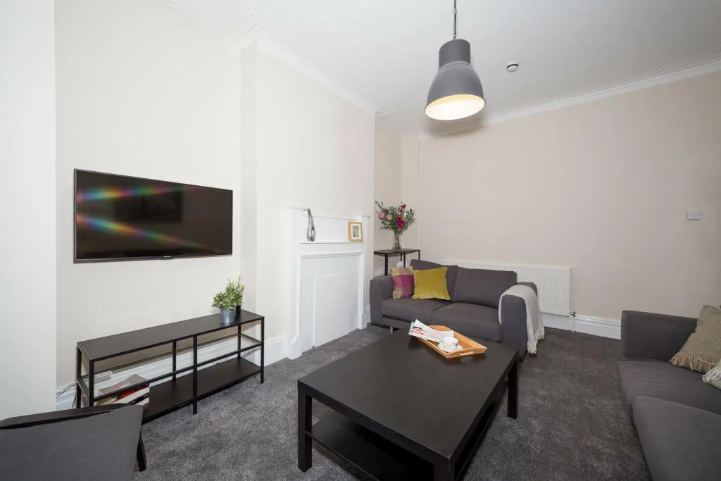 1 bedroom house share for rent